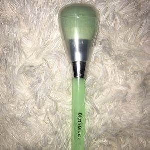 Makeup brush